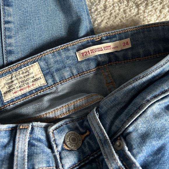 Levi’s High Rise Skinny Jean - Picture 5 of 5